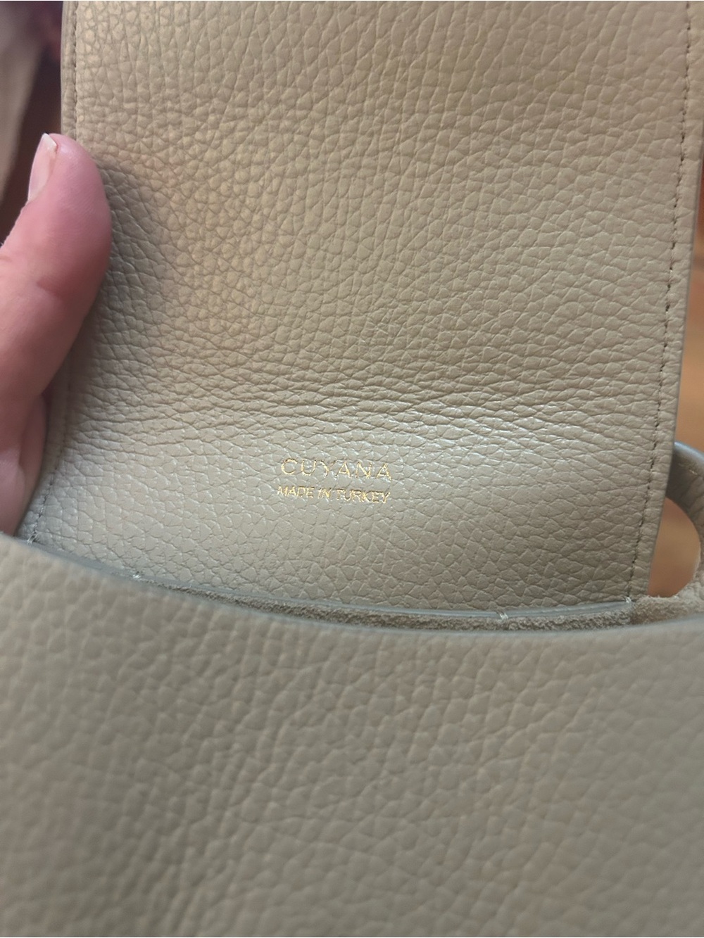 Cuyana pebbled leather tan crossbody phone bag - Picture 3 of 6